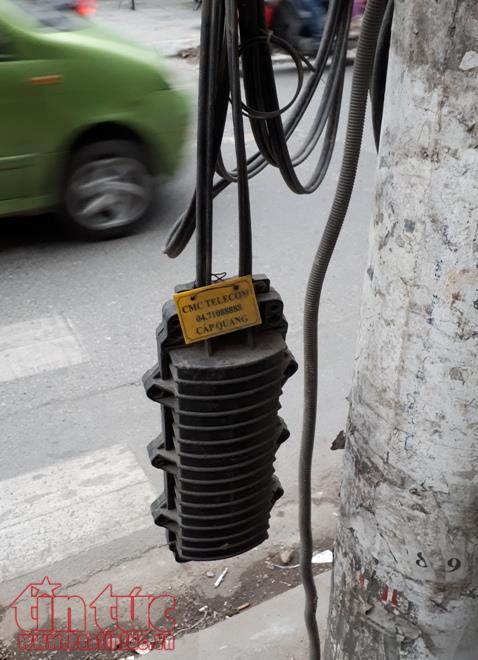 Ngổn ngang cáp viễn thông tại phố Đội Cấn ảnh 5